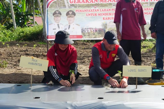 Tekan Inflasi Rodhial Huda Hadiri Pencanangan Gerakan Menanam Cepat